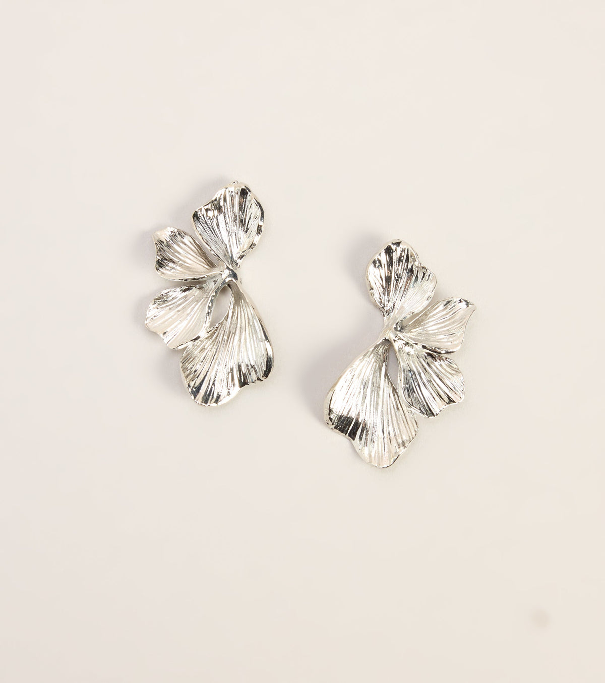 Falling For You Leaf Earrings