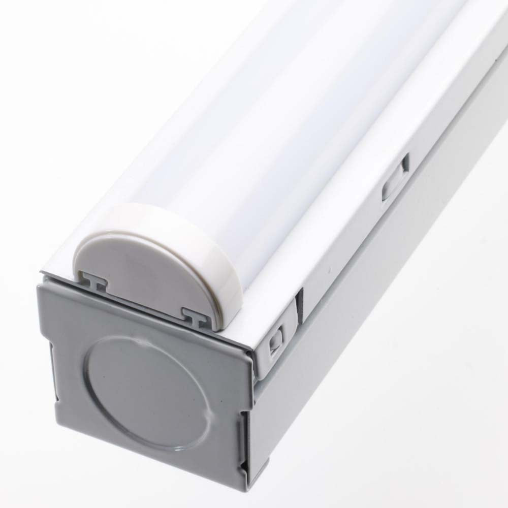 LED 2-ft Strip Light 12w 4000K 900 Lumens 100V-277V
