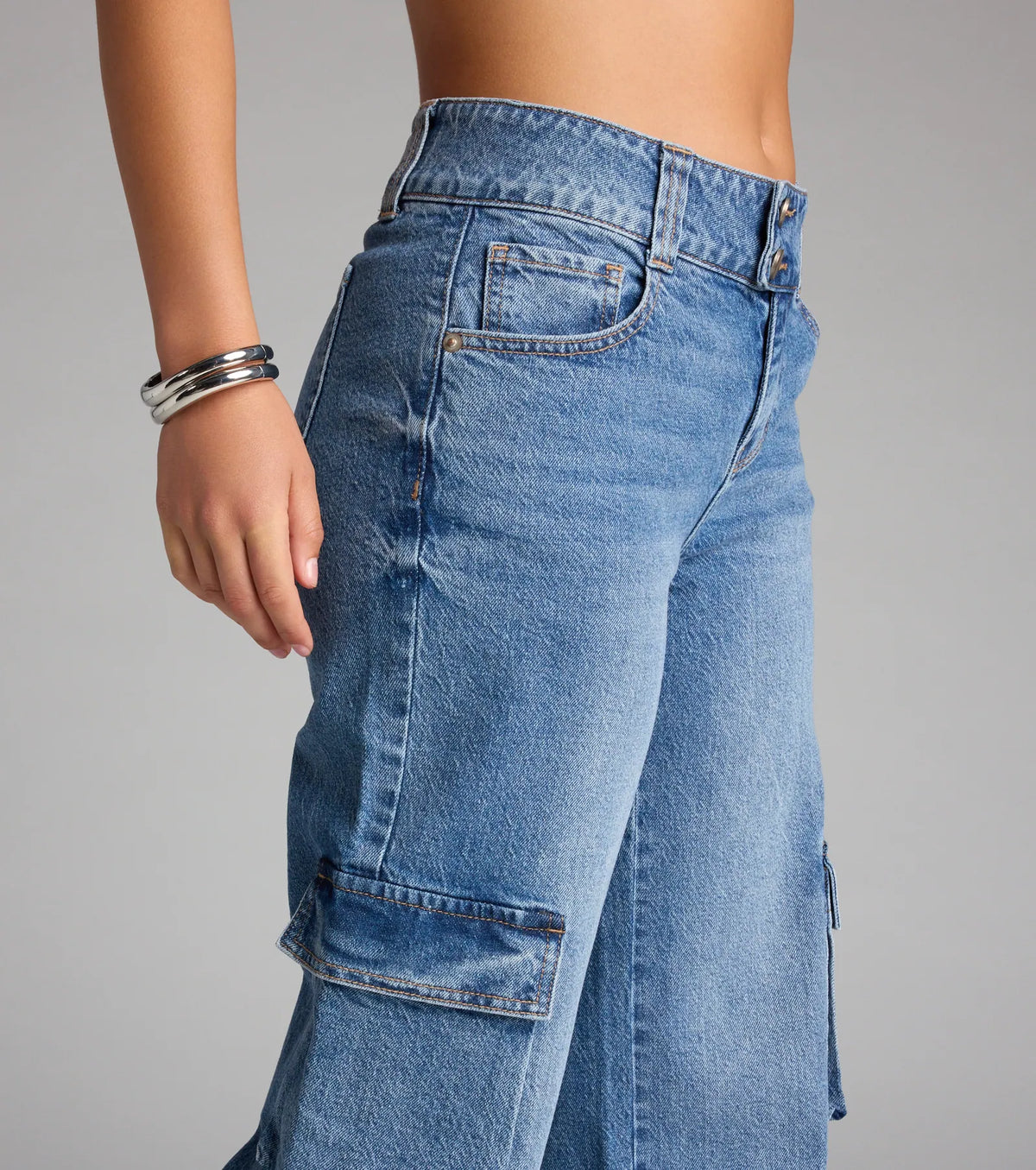 Off Duty Vibes Mid Rise Cargo Jeans
