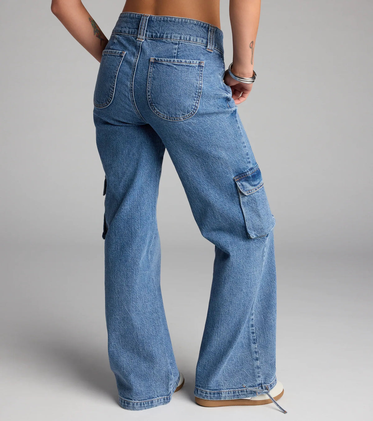 Off Duty Vibes Mid Rise Cargo Jeans