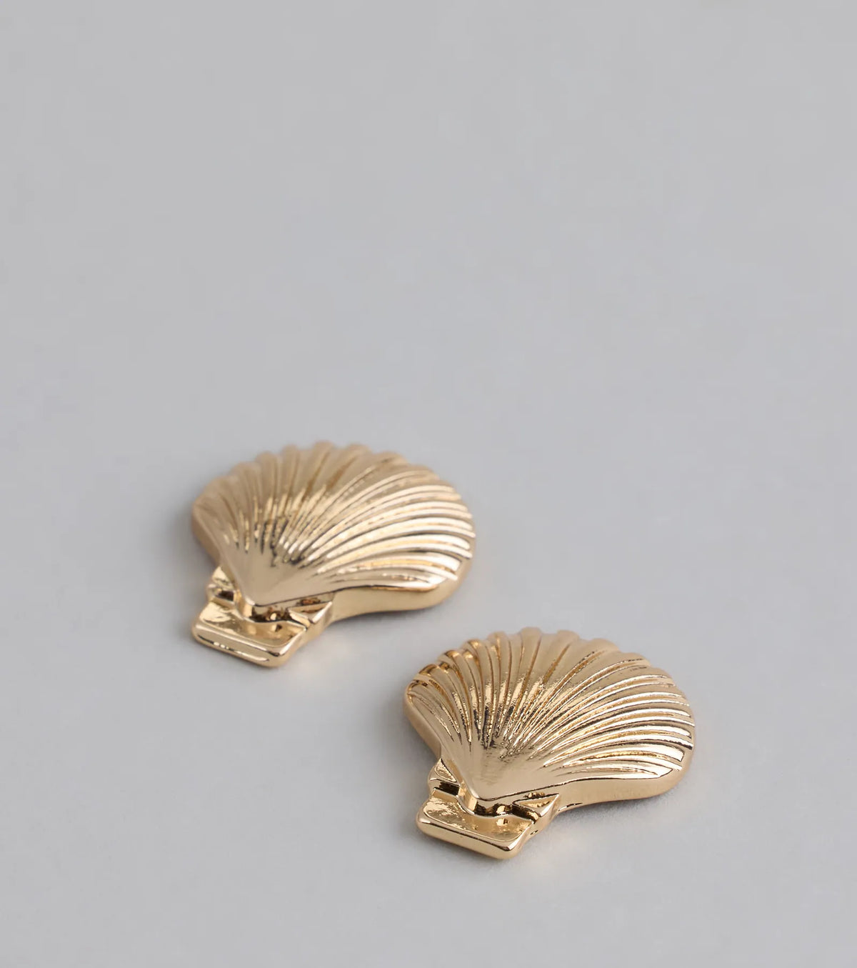 Seas The Day Shell Stud Earrings