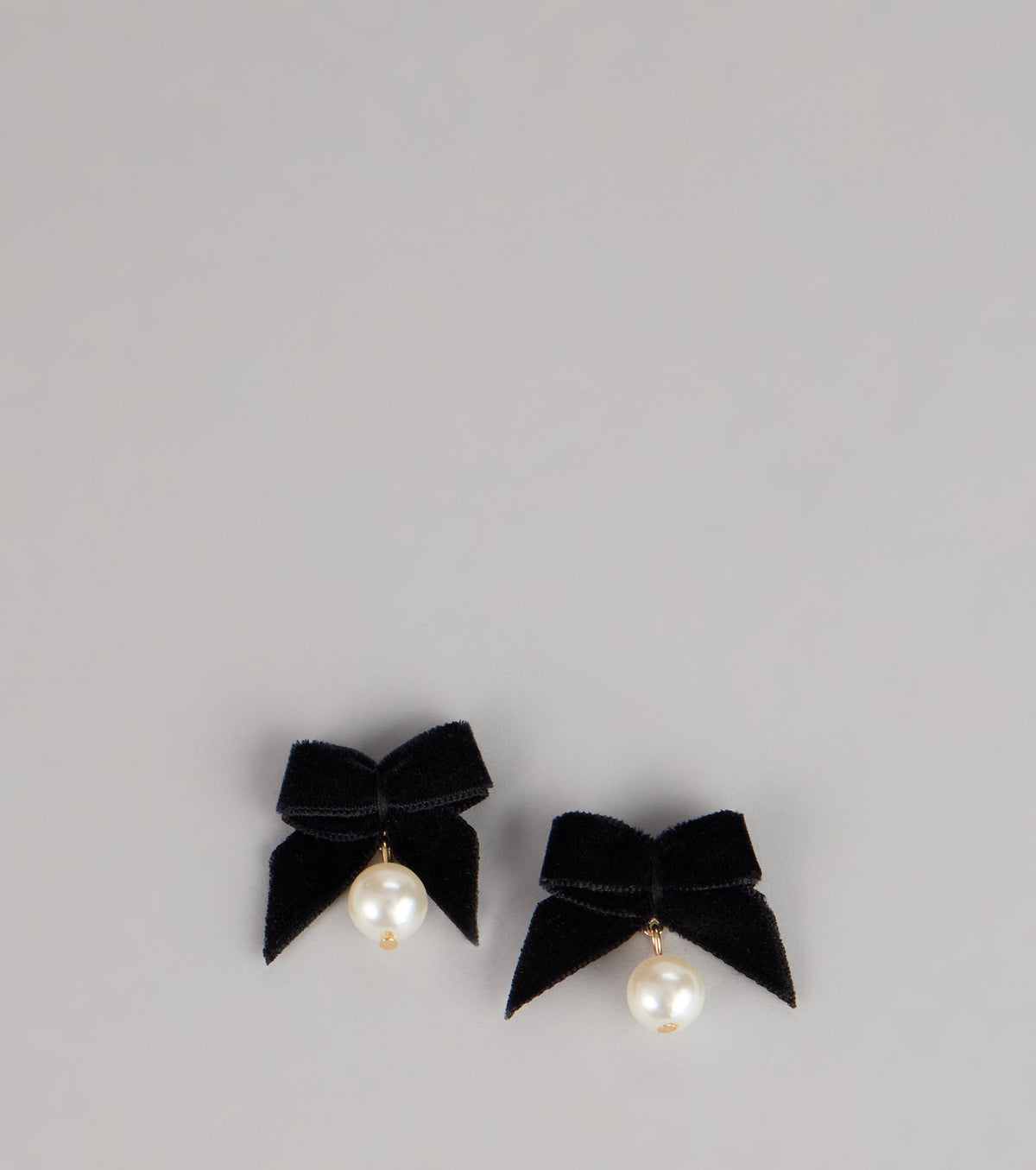 Sweet on You Velvet Bow Pearl Earrings
